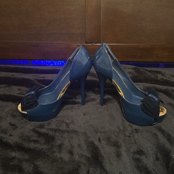 Size 8 Blue Bow Peep Toe Heels - Picture 3 of 3